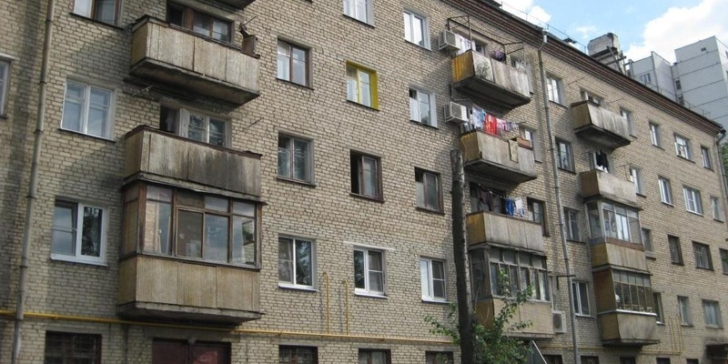 Аварийное состояние балконов в Риге. Ремонт квартиры в Латвии 2015.
